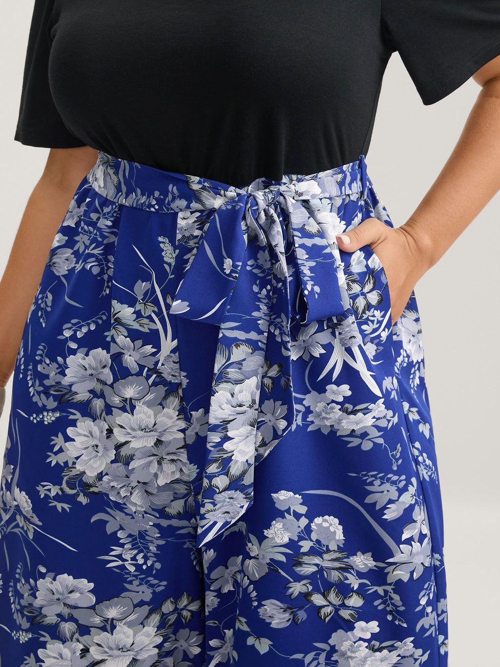 Color Contrast Belted Panel Pockets Jumpsuit