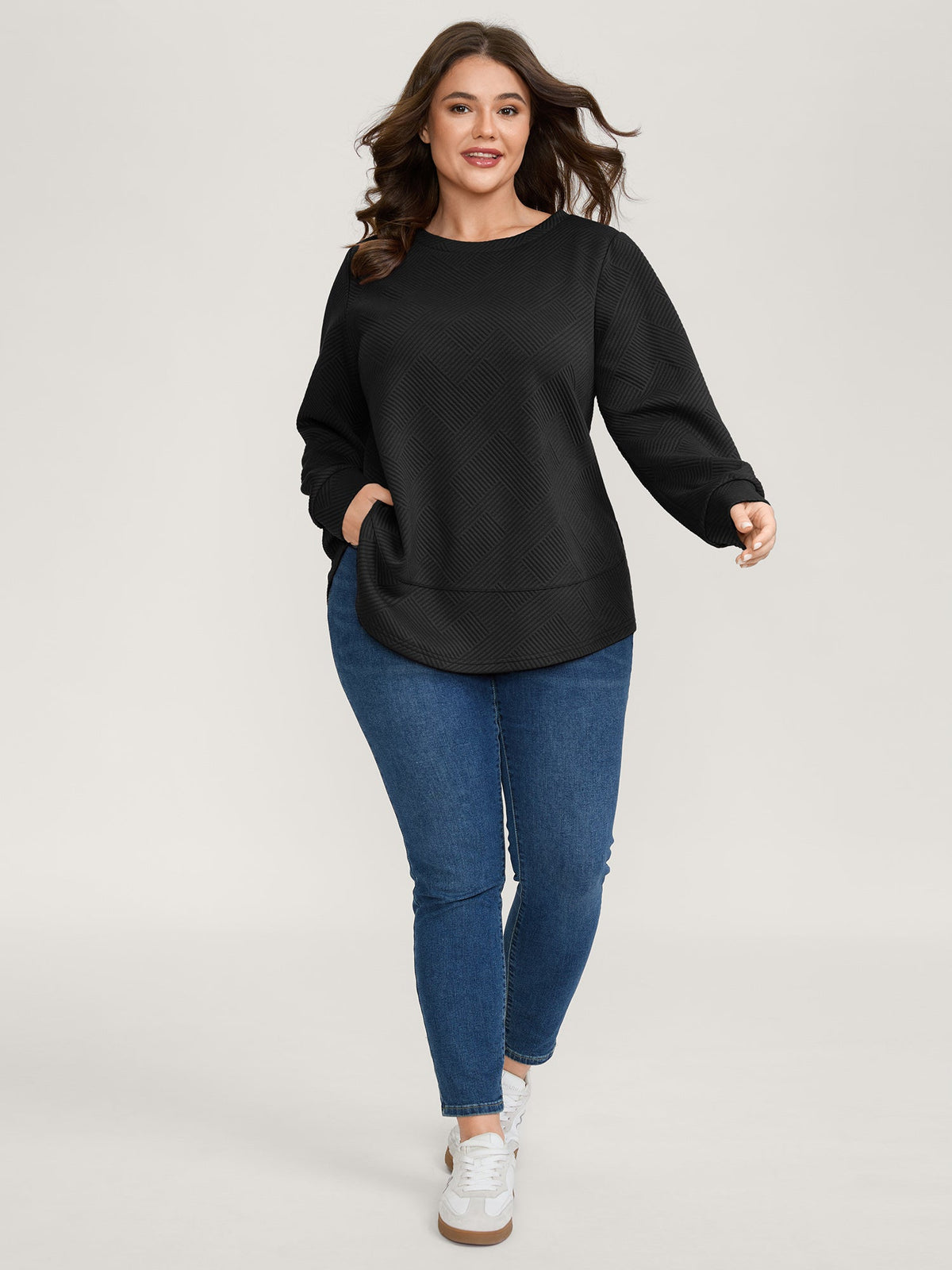 Textured Curvy Hem Round Neck Sweatshirt